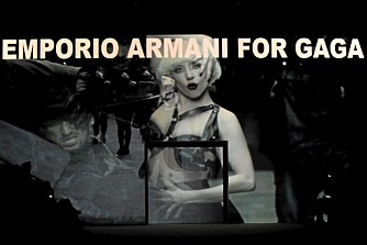 Lady Gaga sto for det musikalske innslaget under helgens Armani-visning.