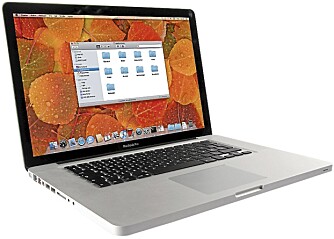STOREBROR: Selv om MacBook Pro 15 har større skjerm enn Pro 13, har den fremdeles den samme tykkelsen, og er derfor svært kompakt i forhold til mange andre 15 tommer-bærbare.
