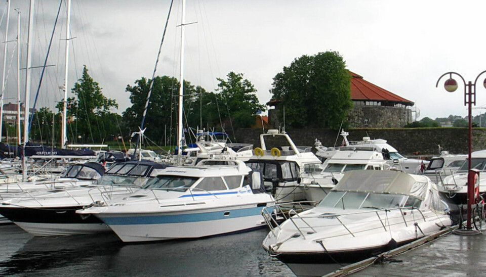 Under Christiansten festning og bak moloen, ligger du trygt under Kristiansandsbesøket