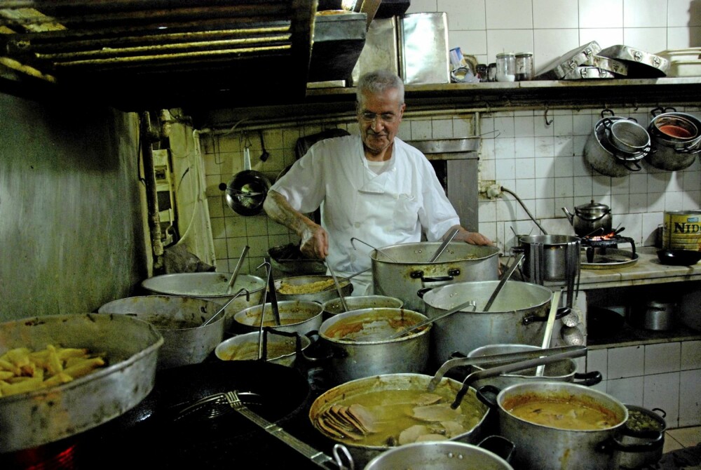 TRADISJONELL: Francois Bassile, eier og kokk, har drevet den tradisjonelle libanesiske restauranten Le Chef i over 30 år.