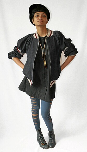 STYLING: Det er i stylingen hemmeligheten ligger. Sheena har blitt spesialist i å finne klær og tilbehør som gjør kjolen "ny" på. STYLING: Det er i stylingen hemmeligheten ligger. Sheena har blitt spesialist i å finne klær og tilbehør som gjør kjolen "ny" på.