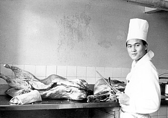 Chul Ho ble kokk, og jobbet en stund som kjøkkensjef på den kjente kunstnerrestauranten Blom i Oslo.