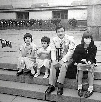 Da Annelise døde av kreft i 1984, ble Chung Ho Lee alenefar til Sonja, Irina og Anja (til høyre).