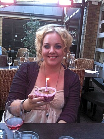 BURSDAGSKAKE: Hedda hadde bursdag i sommer, og feiret den på den solfylte restauranten Olivia.