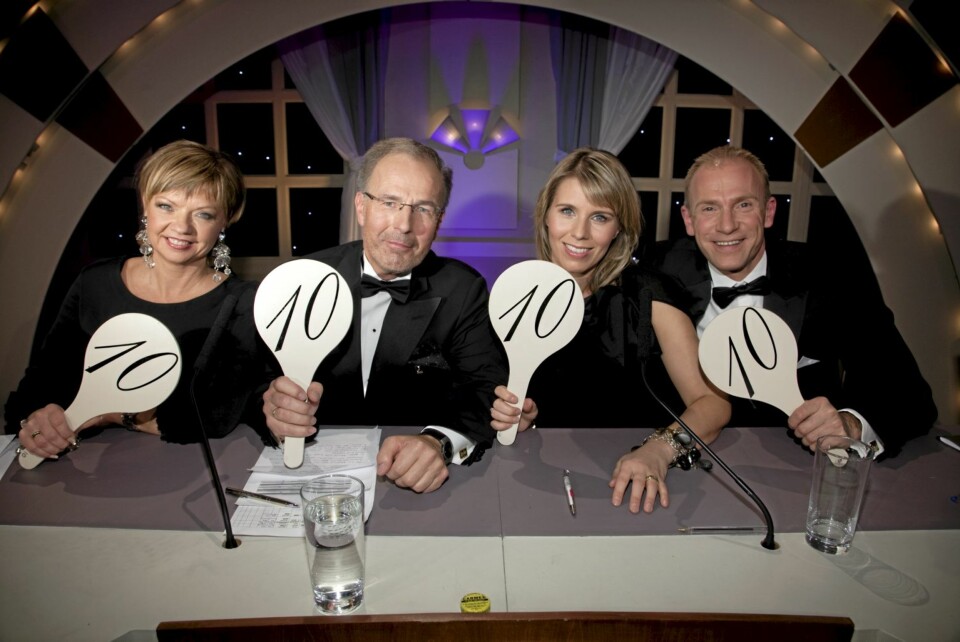 OSLO 20091107: Skal vi danse, Tv2
Christer Tornell, Karianne Gulliksen, Trine Dehli Cleve og Tor M. Fløysvik
FOTO: MORTEN BENDIKSENDANSESOMMERNE: Tor Fløysvik er en av de fire dommerne i «Skal vi danse». Her sammen med fjorårets meddommere Trine Dehli Cleve (t.v.), Karianne Gulliksen og Christer Tornell.