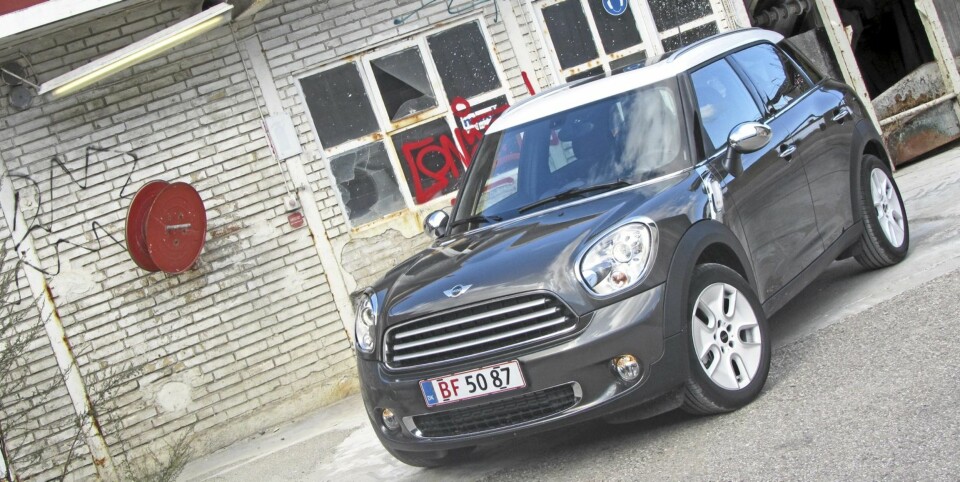 KUBIKK: Akkurat som de andre mini-modellene er Countryman firkantet i formen. Den stiller også til start med én centimeter høyere bakkeklaring enn de andre.