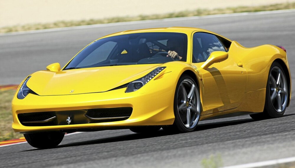 KAN TA FYR: Fem tilfeller av motorbrann er registrert av Ferrari, og 458 Italia blir nå tilbakekalt for utbedringer.