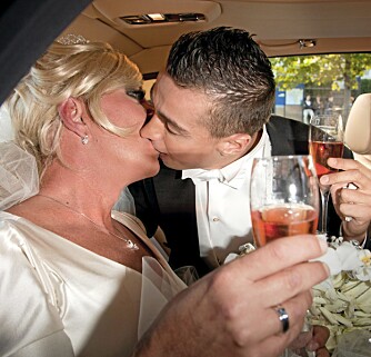 KYSSET BRUDEN: Paolo og Terje beseglet vielsen med et skikkelig kyss.