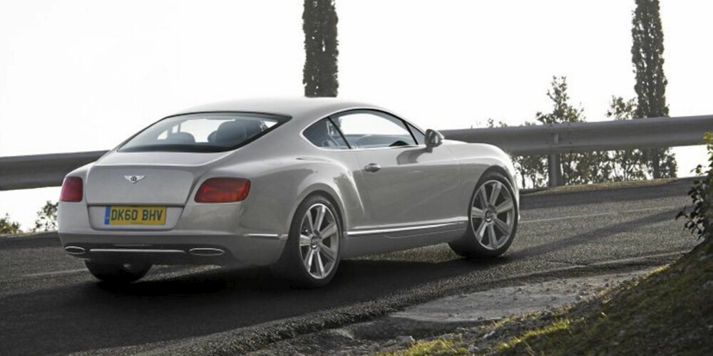 DOUBLE HORSESHOE: Hekken og baklyktene er inspirert av Mulsanne. FOTO: Bentley DOUBLE HORSESHOE: Hekken og baklyktene er inspirert av Mulsanne. FOTO: Bentley