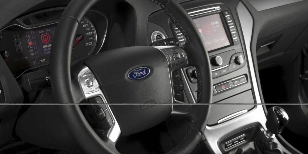 TRIVELIG: Ford Mondeo er fortsatt en veldig fin bil å kjøre - den oppdaterte utgaven er kort sagt bedre på alt.