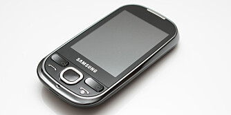 BILLIG: Samsung Galaxy 5 er en billig Android-telefon laget i plast.