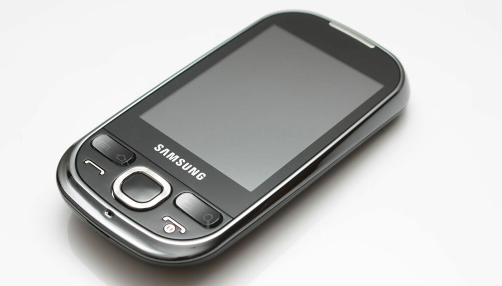 Samsung Galaxy 5 er en billig Android-telefon laget i plast.