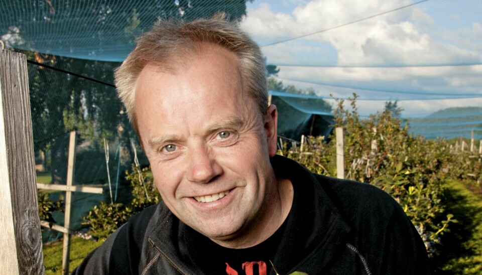 KLAR FOR JAKT: Blåbærbonden Jostein Sundby fra Kvelde i Larvik er klar for å jakte på kjærligheten.