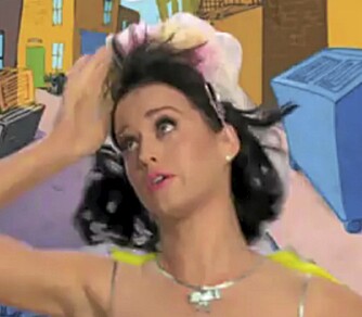 SLØRET BLIKK: Katy Perry tester ut brudesløret sammen med Elmo før selve bryllupet  i oktober.