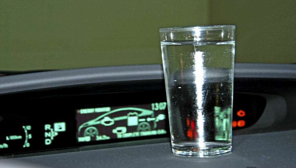 SLIPPER DETTE: Takket være en mobilapp, slipper du å kjøre rundt med et ekte vannglass på dsahbordet.