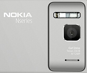 SUPERKAMERA: Kameraet på Nokia N8 stiller i en klasse for seg selv. Oppløsningen er på 12 megapiksler og objektivet er fra Carl Zeiss.