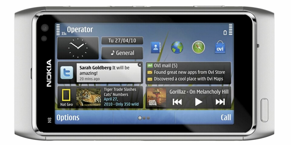 BREDDEFORMAT: Ved å bare tillate widgets i en bestemt størrelse kan Symbian^3 snu startskjermen til breddeformat. Vi hadde foretrukket muligheten for større widgets.
