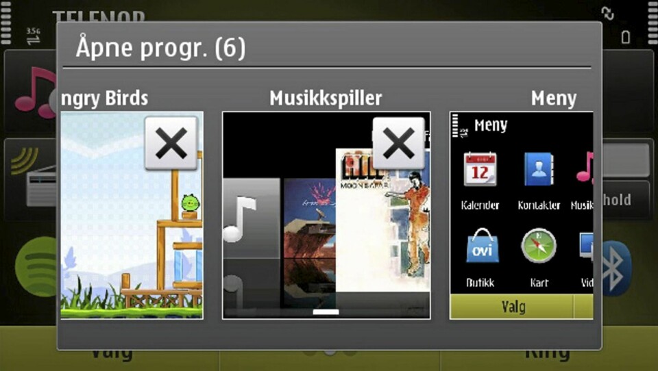MULTITASKING: Symbian^3 har fått forbedret oversikt over hvilke programmer som kjører. Et klikk på krysset i hjørnet avslutter programmet.
