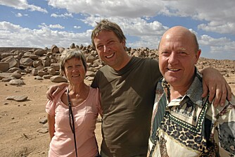 BRENNHETT: I første episode av «Det må jeg gjøre før jeg dør», skal Tore Strømøy forsøke å hjelpe dette paret med å få oppfylt drømmen om å gifte seg i Sahara.
