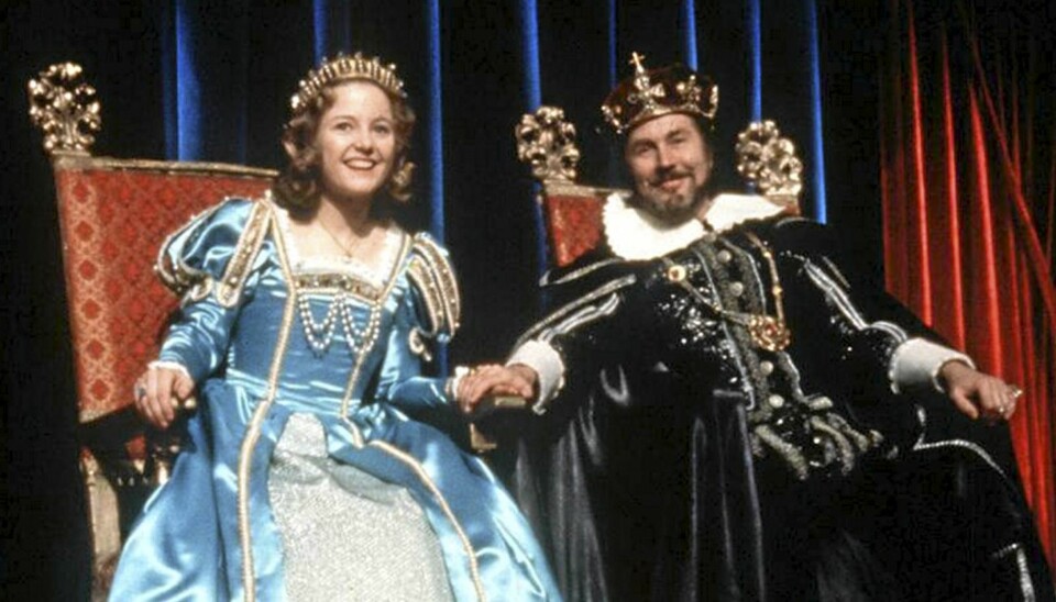 Knut Risan døde tirsdag. Her spiller han kongen i 'Reisen til julestjernen' sammen med Hanne Krogh i rollen som Sonja.