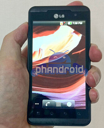 LEKKET BILDE: Dette er angivelig LG Optimus 3D. Bildet ble lekket ut av bloggen Phandroid.com.