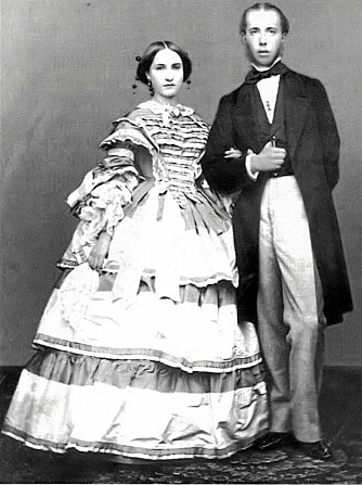 ERKEHERTUGPAR: Charlotte og Maximilian som nygifte. Hun var 17 år gammel, og han var 25.
