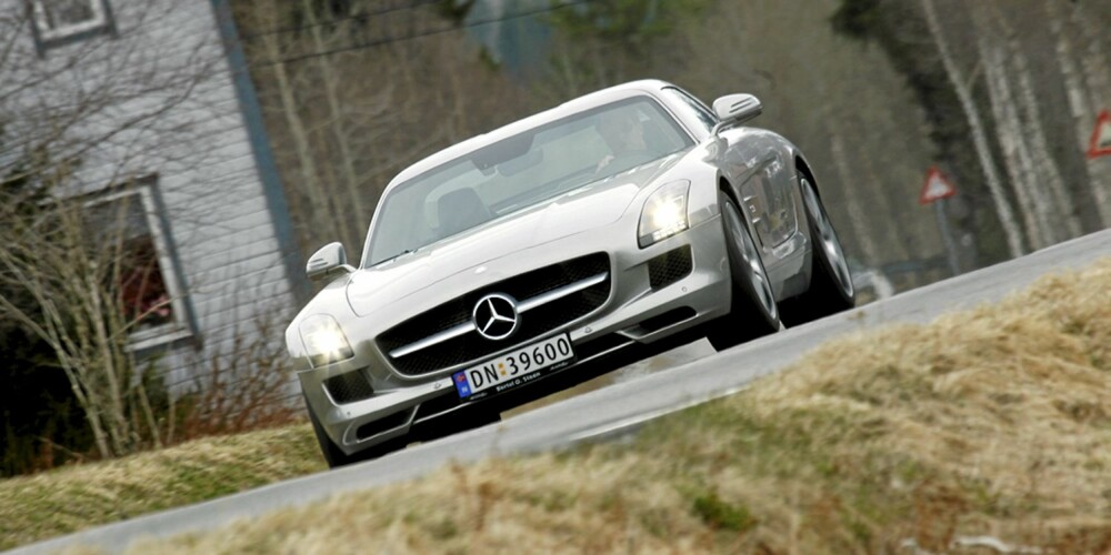 KJØREMASKIN: Vår mann omtalte SLS AMG som sykt rask, og det sier vel sitt. KJØREMASKIN: Vår mann omtalte SLS AMG som sykt rask, og det sier vel sitt.