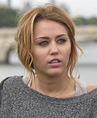VÆRT MED HELE VEIEN: Parets datter, Miley "Hannah Montana" Cyrus, ble født i 1992 - samme år som Billy Ray og Tish giftet seg