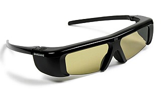 S3D-BRILLER: 
amsungs 3D-briller er kanskje ikke direkte vakre, 
men er behagelige nok med god 
plass til dine vanlige briller under.