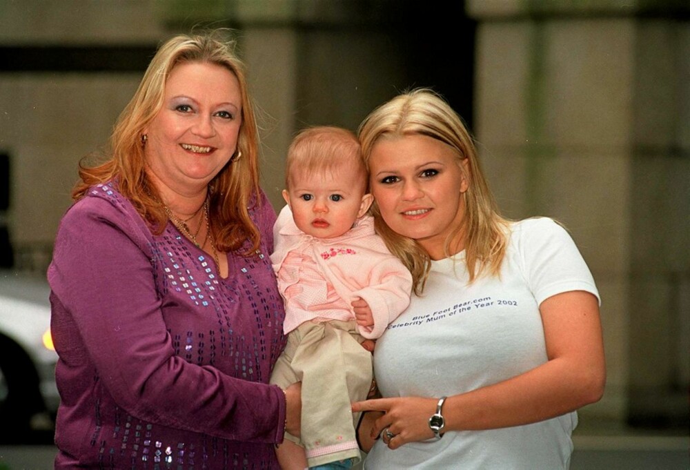 I 2002 ble Kerry kåret til Årets kjendismamma. Her sammen med mamma Sue og datteren Molly.