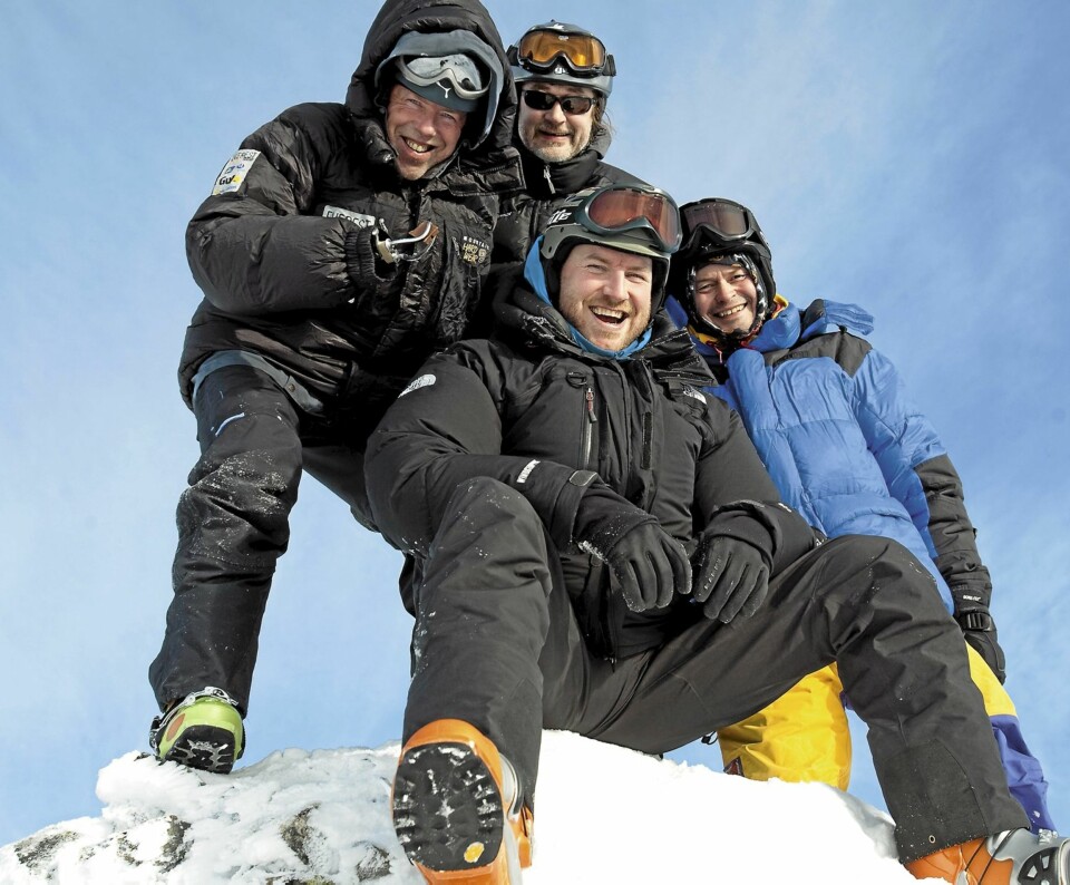 GUTTA PÅ TUR: Cato var selvsagt på toppen en halvtime før de andre. Han er i ekstremt god form, og takler elementene bedre enn de fleste. (F.v.) Cato, Gøran Simonsen, Svein Arild Arntsen og Willy Pedersen.