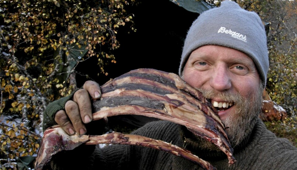 VILLMANN-MAT. Kristoffer Clausen spiste steinaldermat i et helt år - og har klippetro på en slik diett.