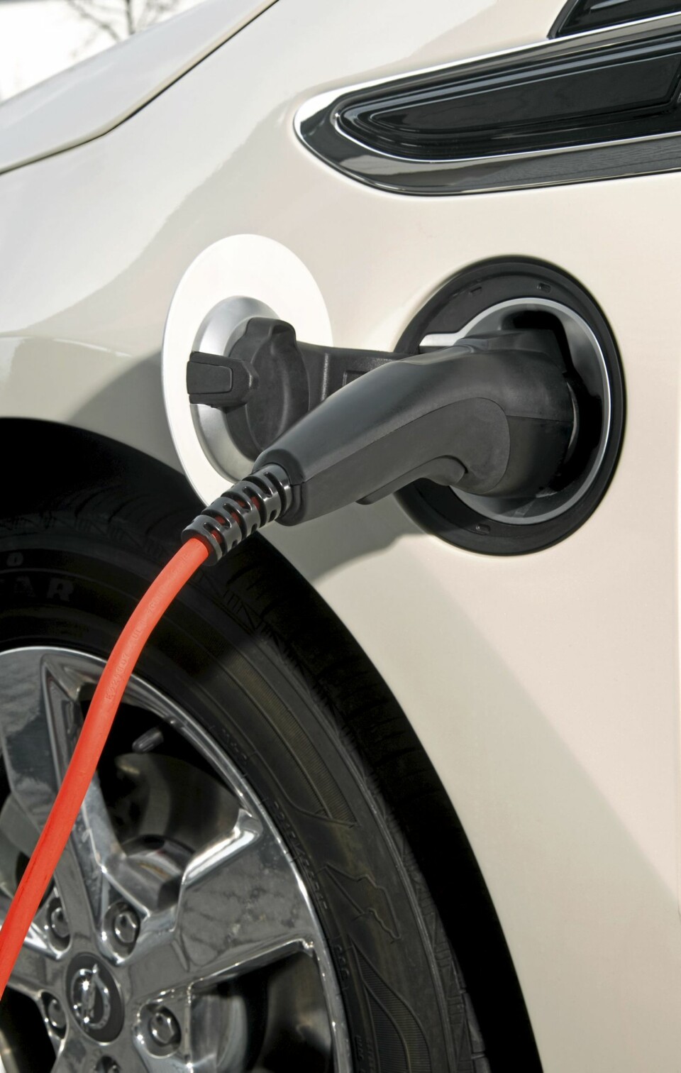 OPPLADBAR: En plug-in hybrid kan lades opp.