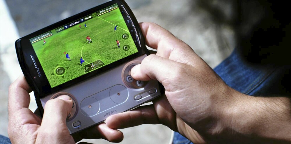 PLAY: Med Xperia Play har Sony Ericsson flyttet PlayStation inn i mobilen.