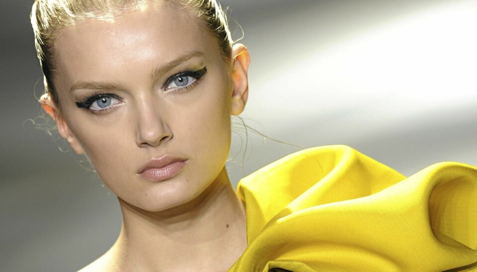 KATTEØYNE: Legg en tykk eyeliner for å få en sexy makeup til fest.