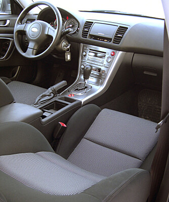 Seter og sittestilling fungerer bra i Subaru Legacy fra 2004.