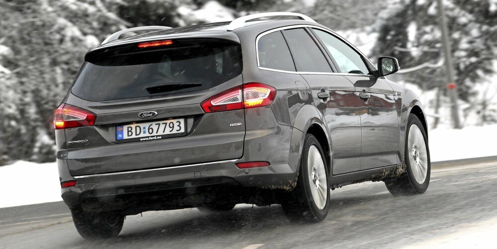 STOR: Ford Mondeo er 1,9 meter bred, og det bidrar til at bilen gir sjåføren storbilfølelser. STOR: Ford Mondeo er 1,9 meter bred, og det bidrar til at bilen gir sjåføren storbilfølelser.