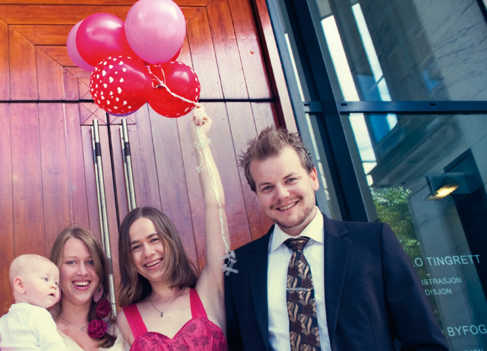 GLAD VINNER: Thomas Larsen stakk av med førsteplassen i konkurransen Årets Bryllupsfotograf 2010. Mer fra ham på www.dagenibilder.no