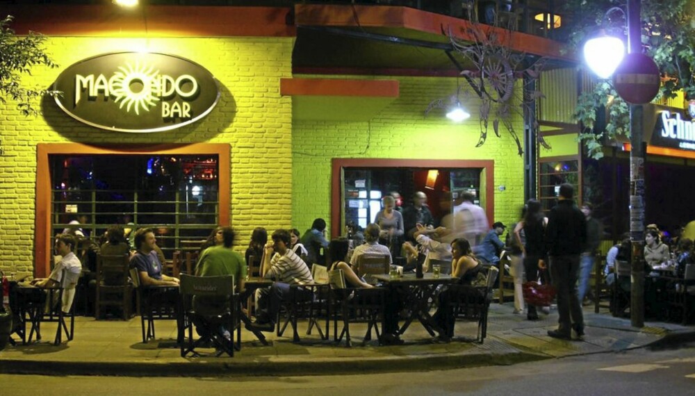 Kafeene og barene i området rundt Plaza Serrano er alltid fullstappet.