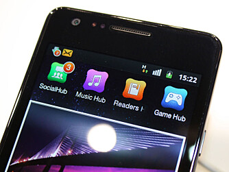 SKARP SKJERM: Galaxy S II har fått en skjerm med god lysstyrke og kontrast. Menysystemet er også oppgradert.