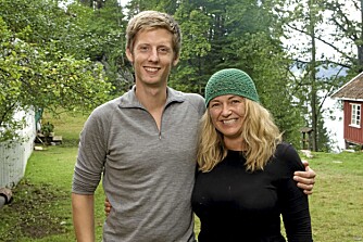 INTENST FORHOLD: - Det var ikke bare lett å leve som et ektepar på «Farmen» sier Siv Annie og Ståle. Programleder er Gaute Grøtta Grav.
