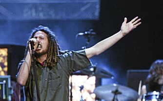 GAMLE HELTER: Eddie Vedder med Pearl Jam (øverst) og Zack de la Rocha i Rage Against The Machine er blant kronprins Haakons "gamle" favoritter.