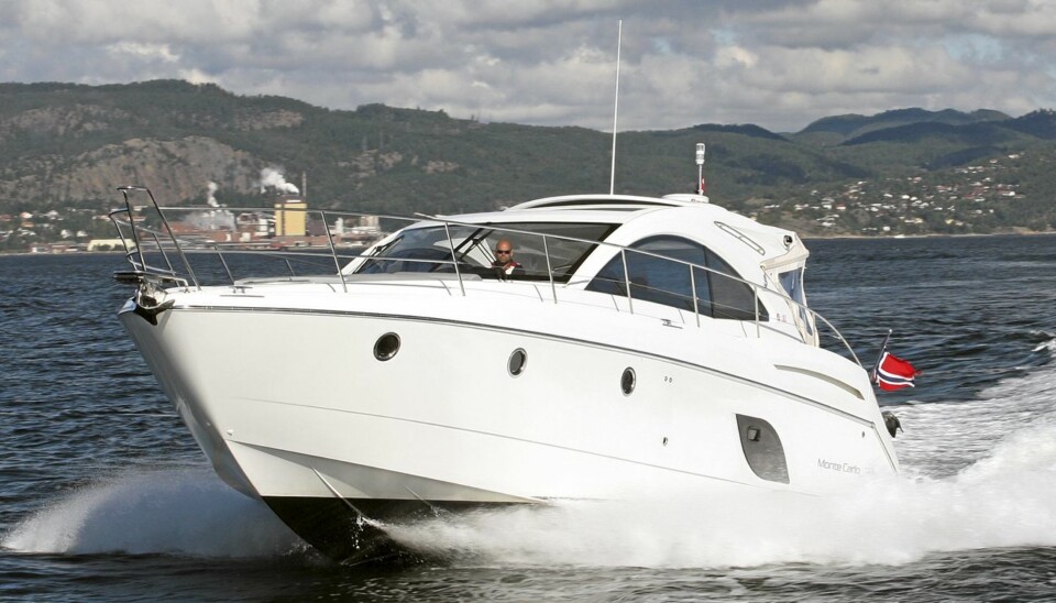 FART: Med marsjfart på rundt 30 knop kommer du langt avgårde på kort tid i Beneteau Monte Carlo 42.