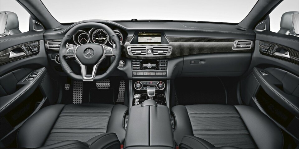 ELEGANT: Interiøret er klassisk Mercedes.