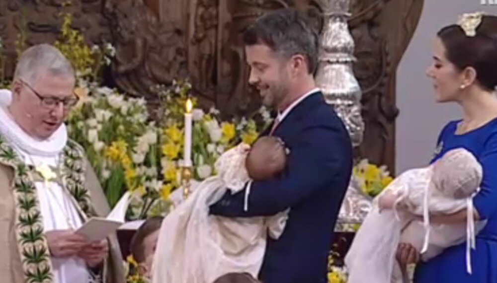 Det danske kronprinsparets «lille dreng og lille pige» døpt. Tvillingene skal hete Vincent Frederik Minik Alexander og Josephine Sofia Ivalo Mathilda.