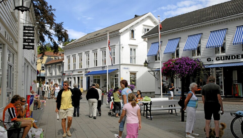 Noen bedre? Gågata i Grimstad ser kjemehyggelig ut, synes vi. Men vi vil se flere gågater - kom igjen og send inn forslag! FOTO: SCANPIX