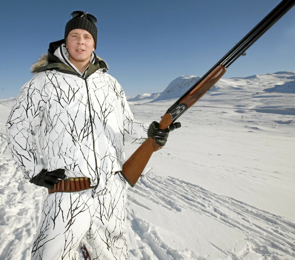 FERSK JEGER: Petter tok nylig jegerprøven, og trivdes med børsa på Hemsedalsfjellet.