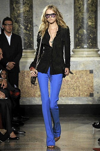PÅ CATWALKEN: Emilio Pucci viste frem slenbuksen på catwalken under mtoeuken i Milano.