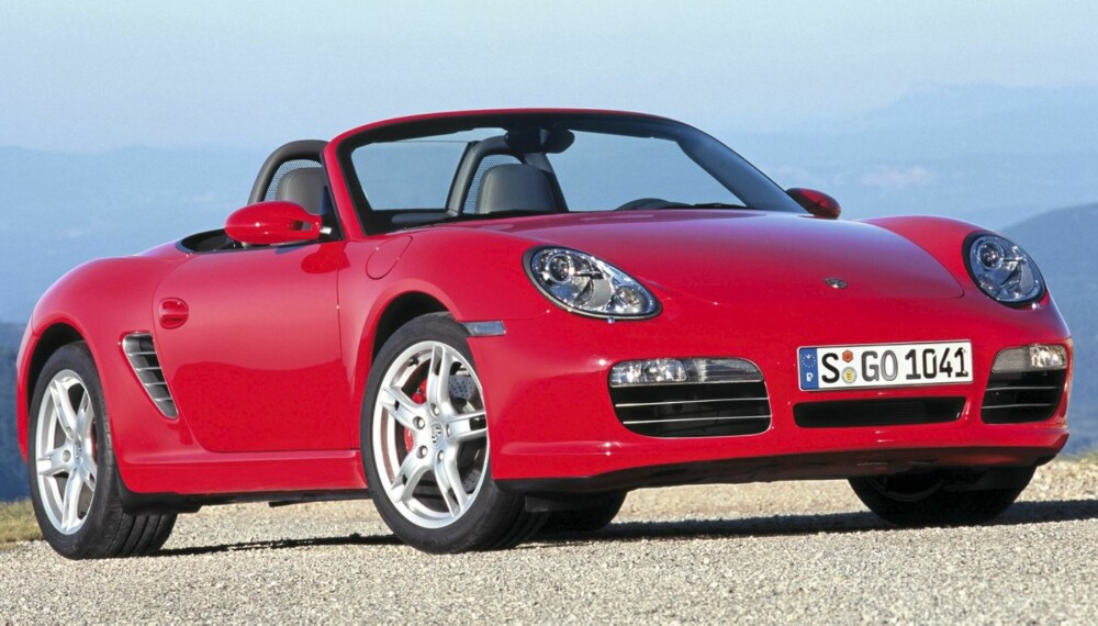 NY FRONT: Skarpere design preger 2005-modellen av Porsche Boxster.
