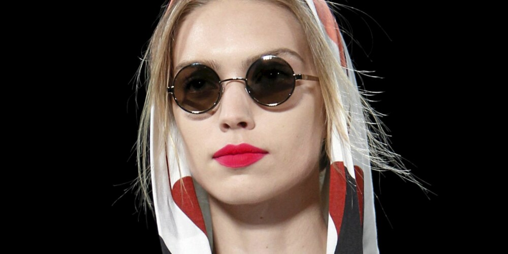 KULERUNDT: Skap en leken look ved å velge kulerunde solbriller som disse fra Diane von Furstenberg.